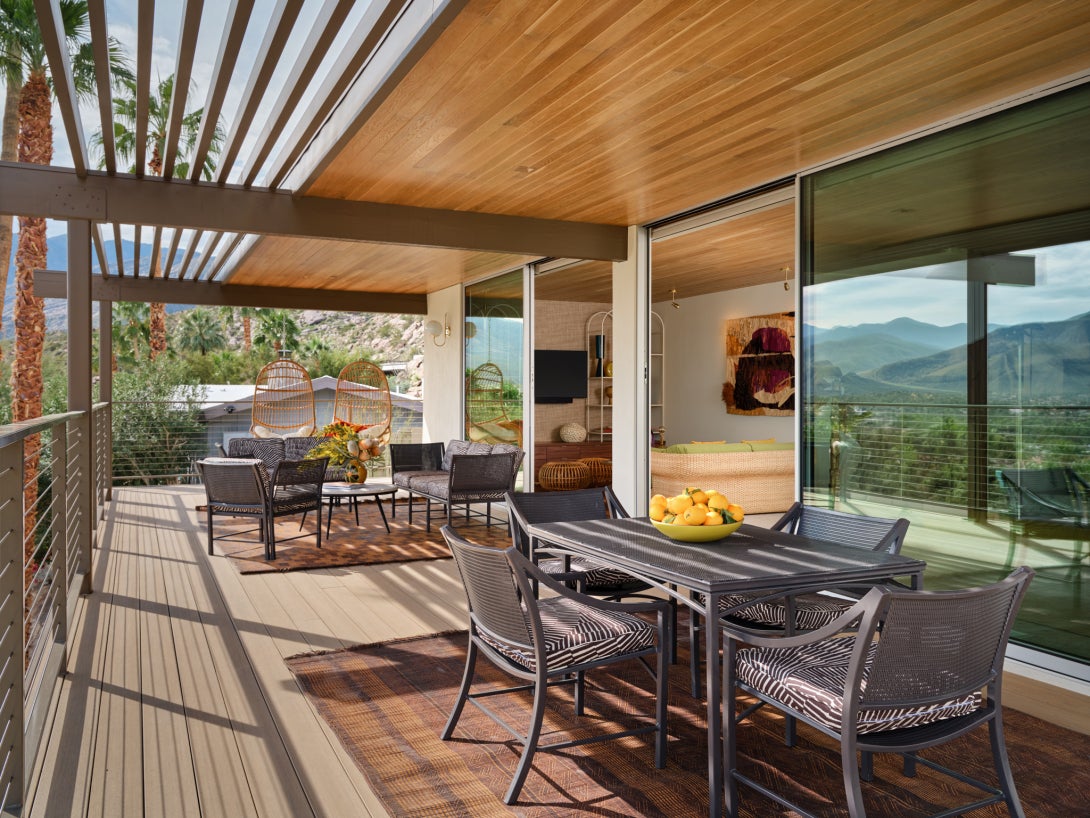 The Western Window Systems Series 300 Minimalist Multi-Slide Doors provide seamless transitions between indoor and outdoor spaces. (Photography by Oscar Flink)